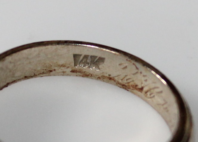 14K White Gold Wedding Band