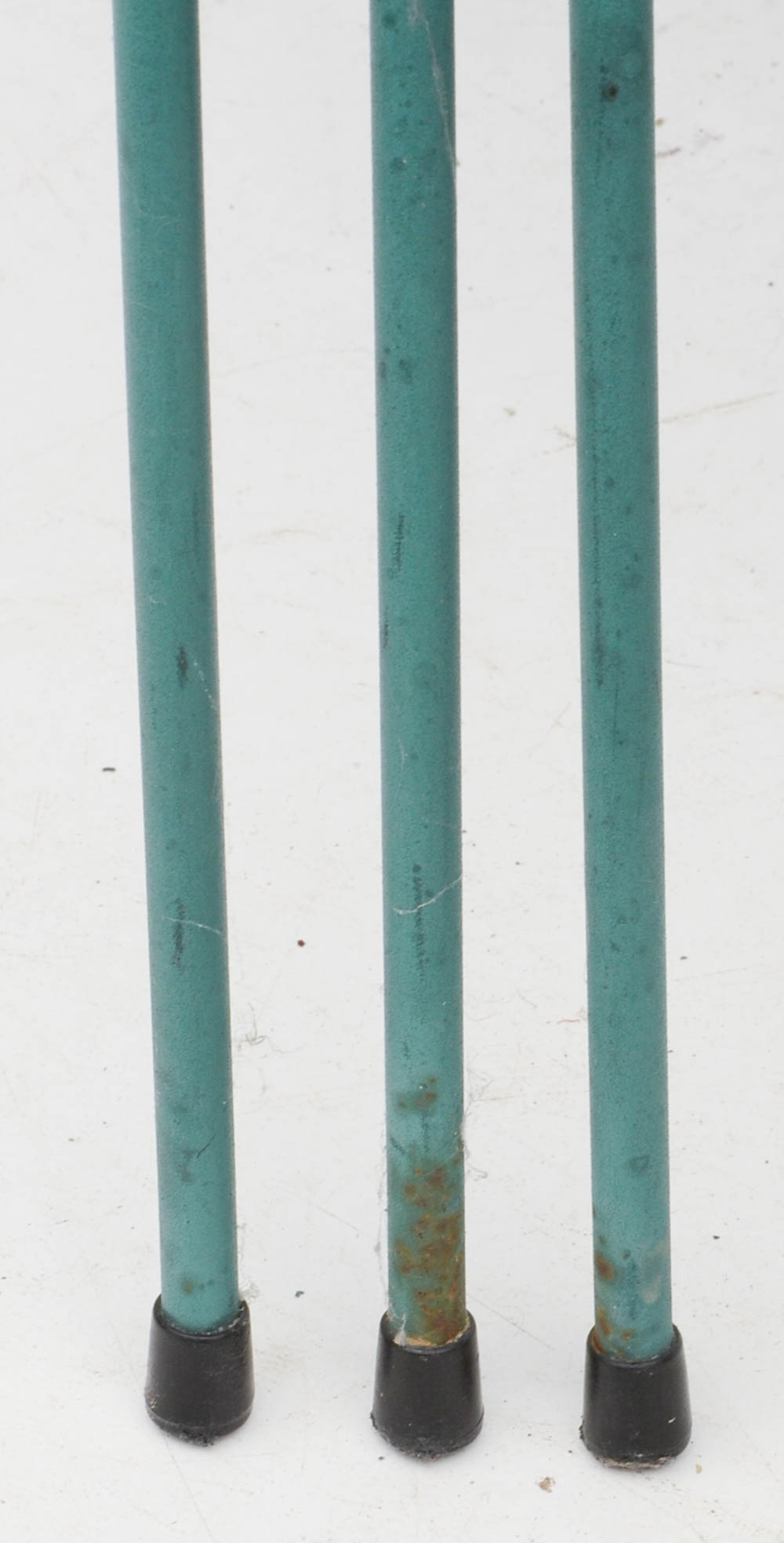 Iron Mesh Patio Settee and Nested Tables