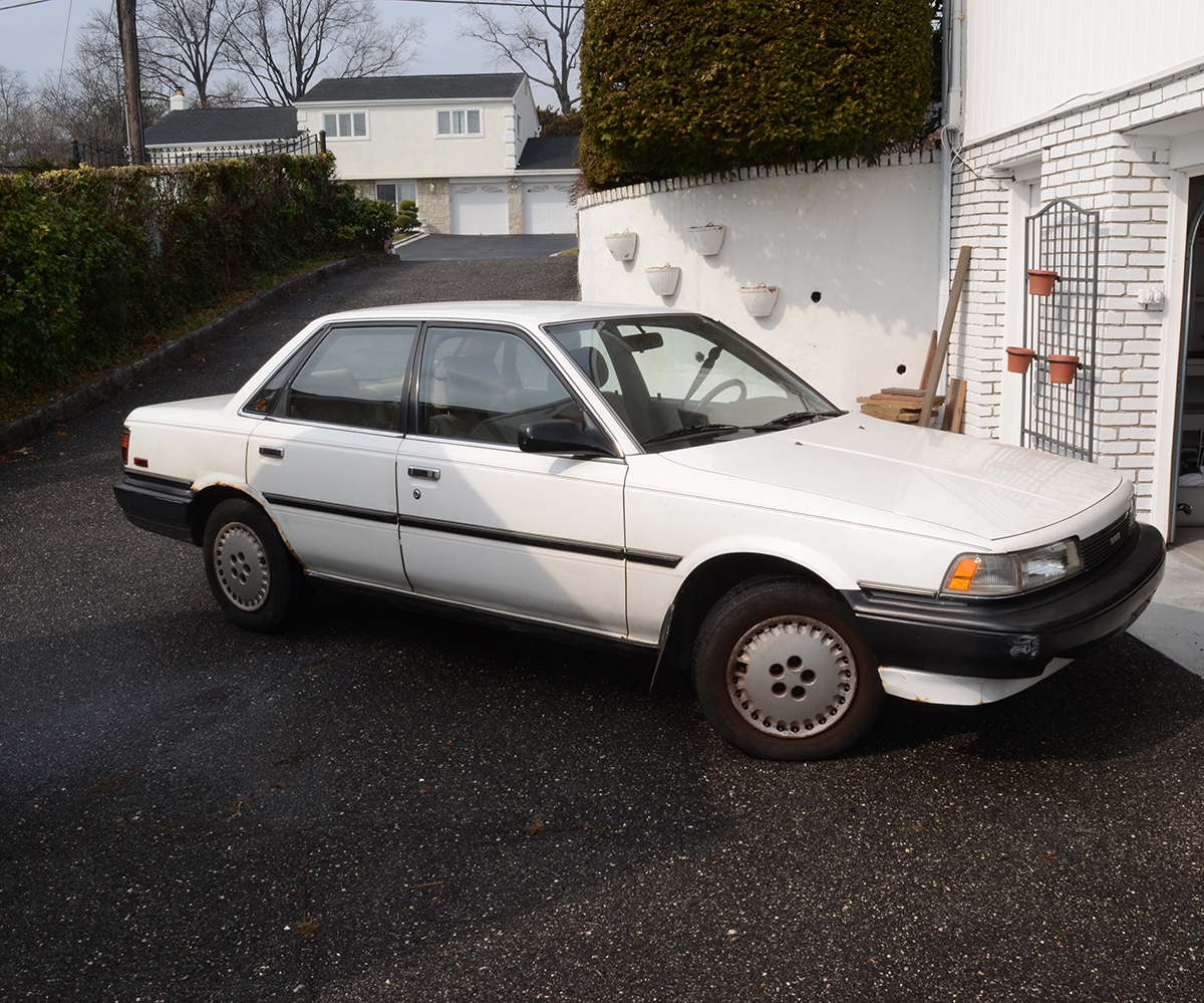 1990 Toyota Camry DX Sedan