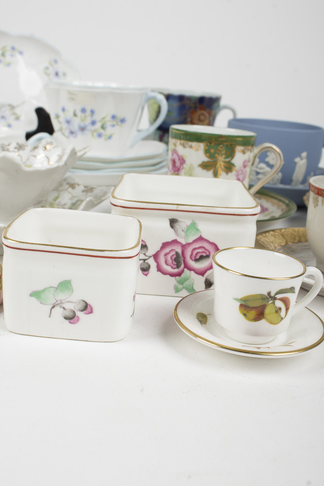 Assorted Ceramic Tea Set Pieces
