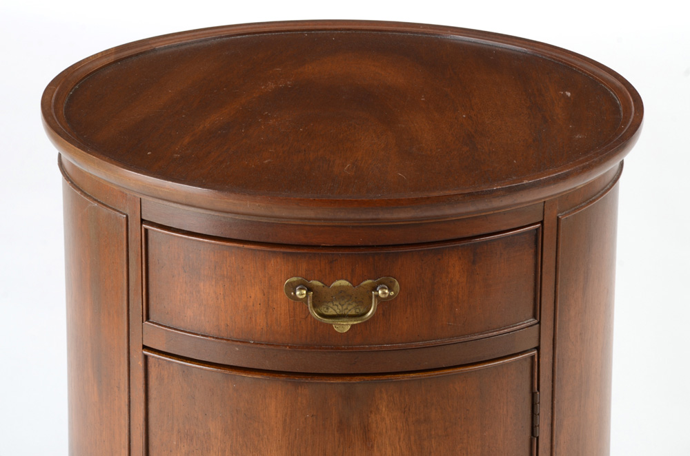 Hekman Mahogany Pedestal End Table