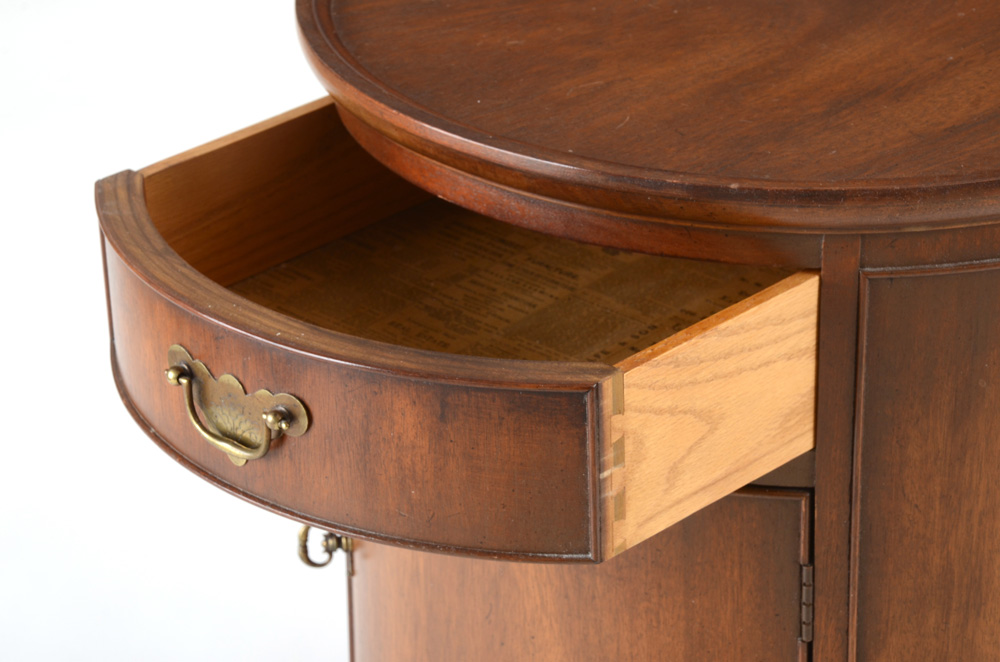 Hekman Mahogany Pedestal End Table