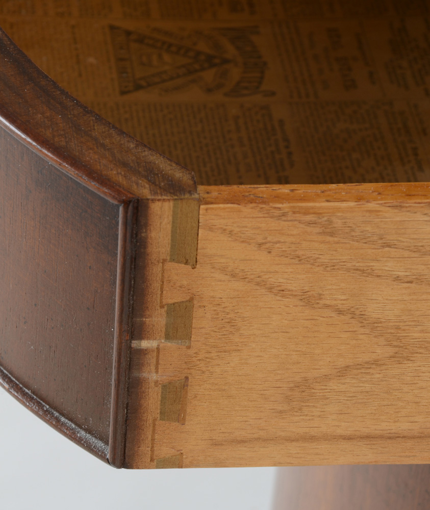 Hekman Mahogany Pedestal End Table