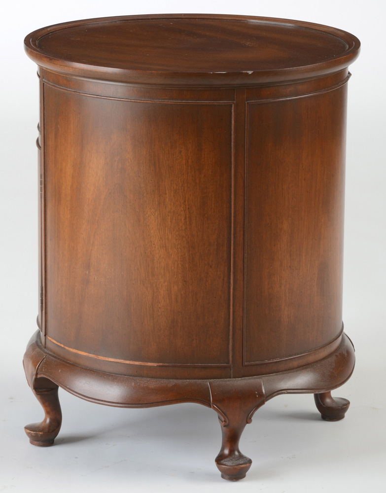 Hekman Mahogany Pedestal End Table
