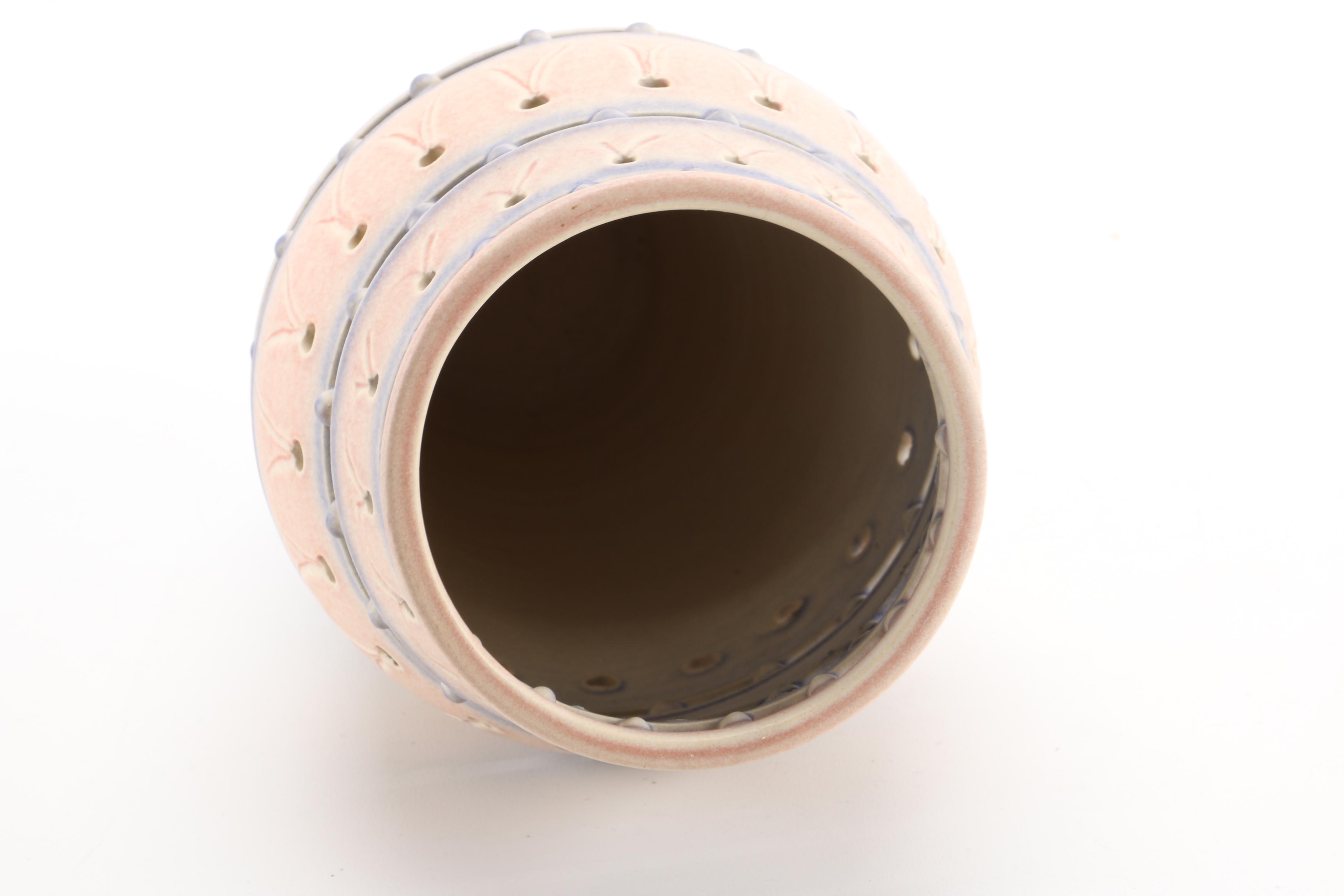 D. Gilberton Ceramic Art Pottery Vase