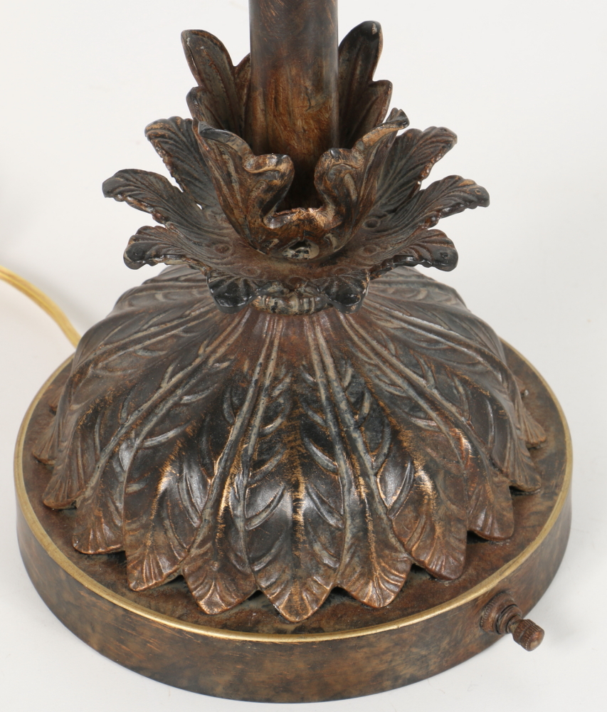 Foliate Motif Vintage Table Lamp