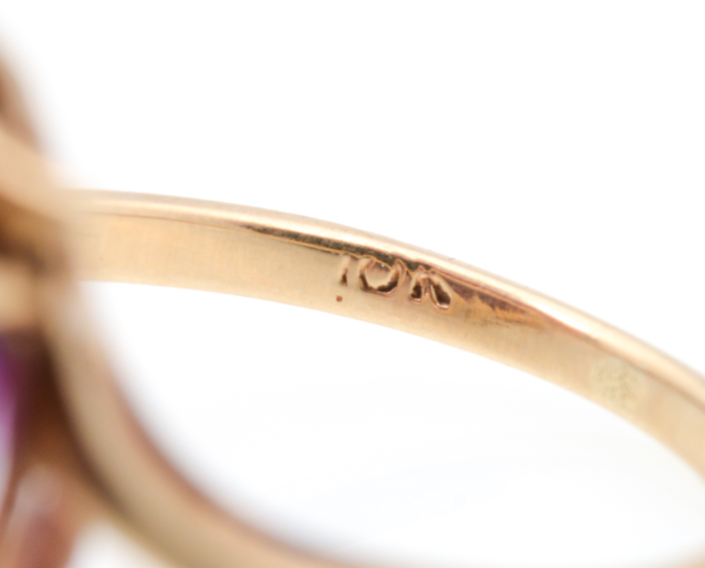 10K Yellow Gold and Synthetic Color Change Sapphire Ring