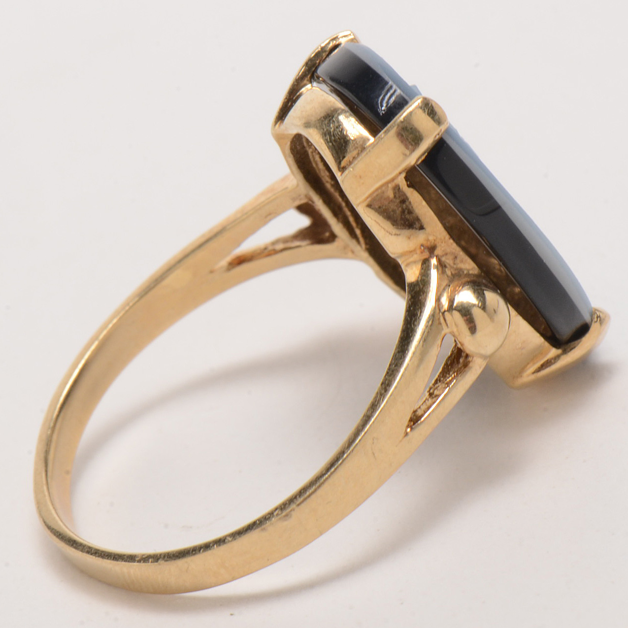 10K Yellow Gold Carved Cat Cameo Agate Ring