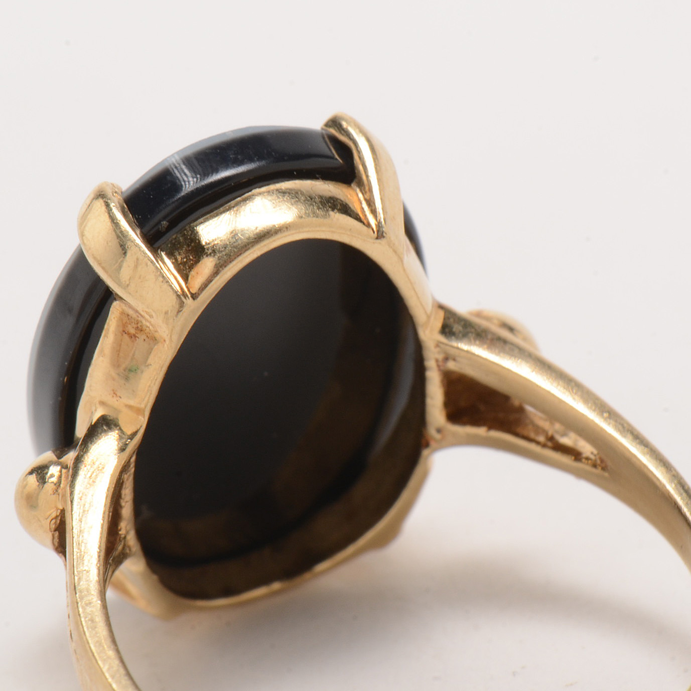 10K Yellow Gold Carved Cat Cameo Agate Ring