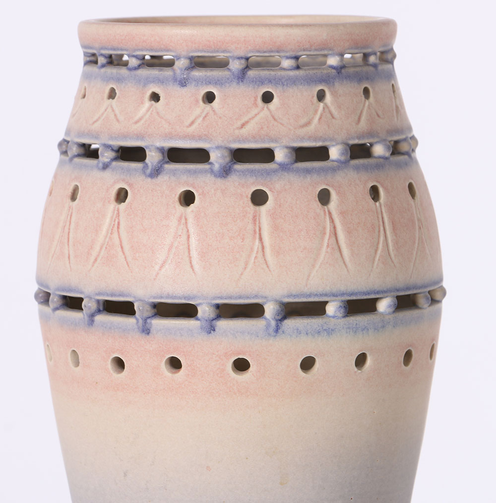 D. Gilberton Ceramic Art Pottery Vase