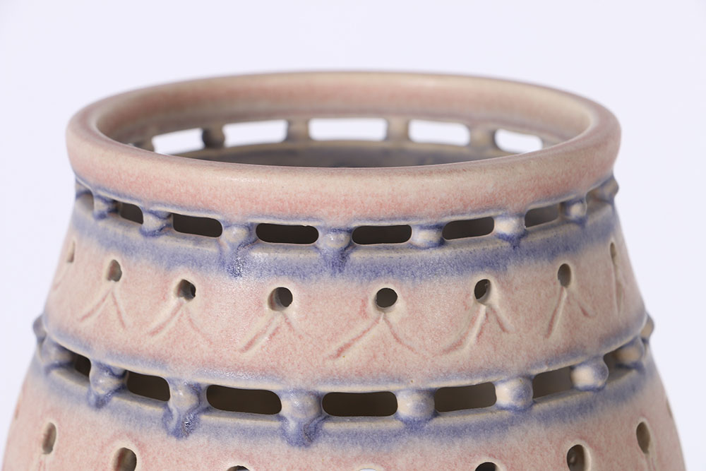 D. Gilberton Ceramic Art Pottery Vase