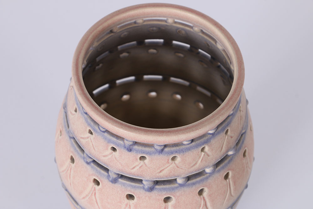 D. Gilberton Ceramic Art Pottery Vase