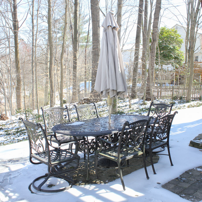 Outdoor Table Set With Umbrella