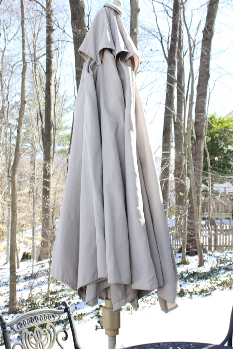 Outdoor Table Set With Umbrella