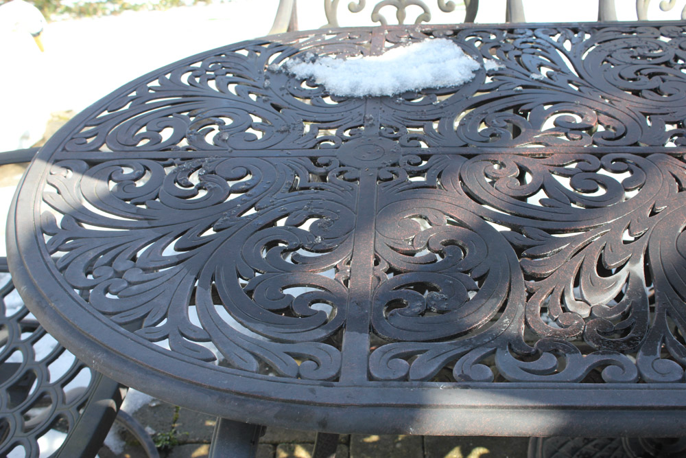 Outdoor Table Set With Umbrella