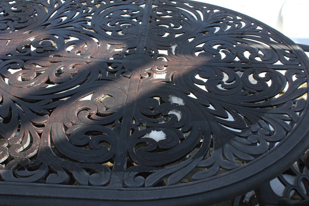 Outdoor Table Set With Umbrella