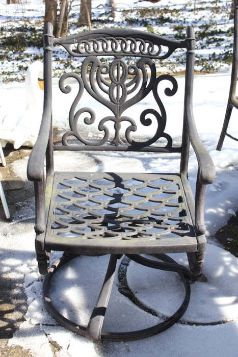 Outdoor Table Set With Umbrella