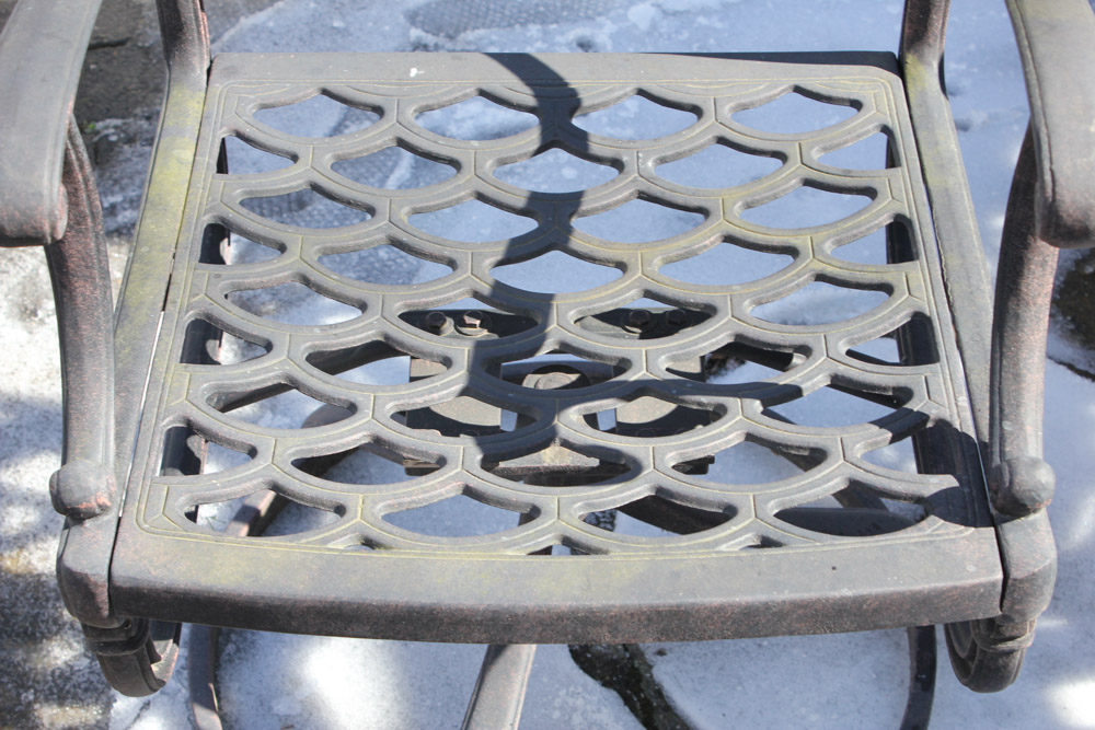 Outdoor Table Set With Umbrella