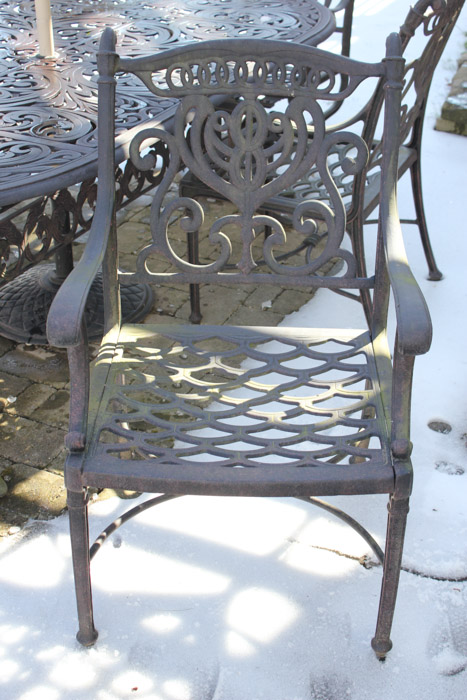 Outdoor Table Set With Umbrella