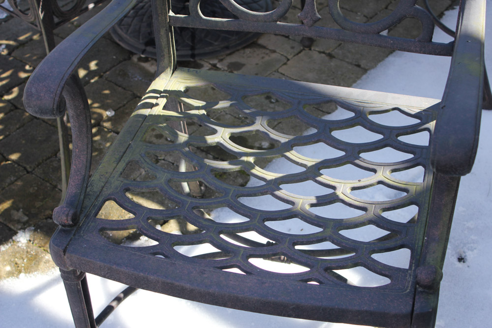 Outdoor Table Set With Umbrella