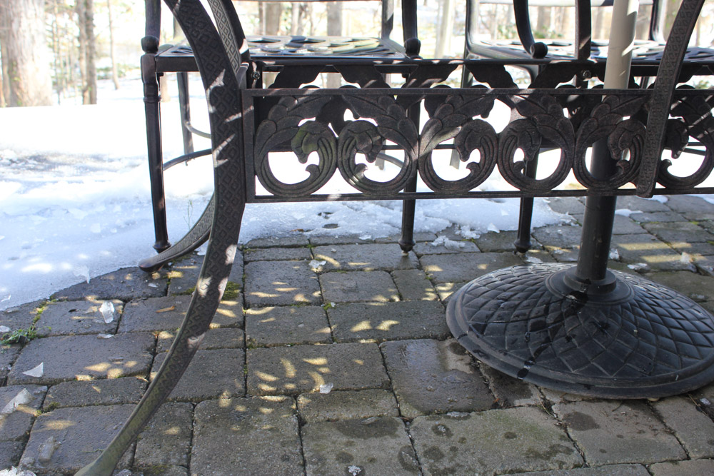 Outdoor Table Set With Umbrella