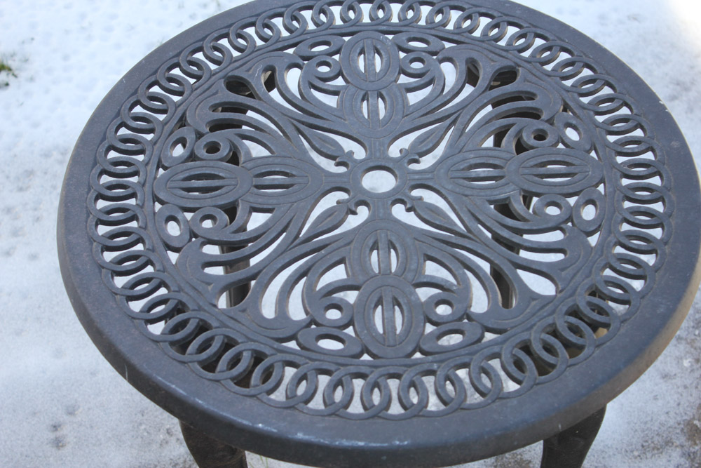 Outdoor Table Set With Umbrella