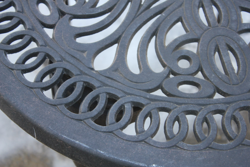Outdoor Table Set With Umbrella