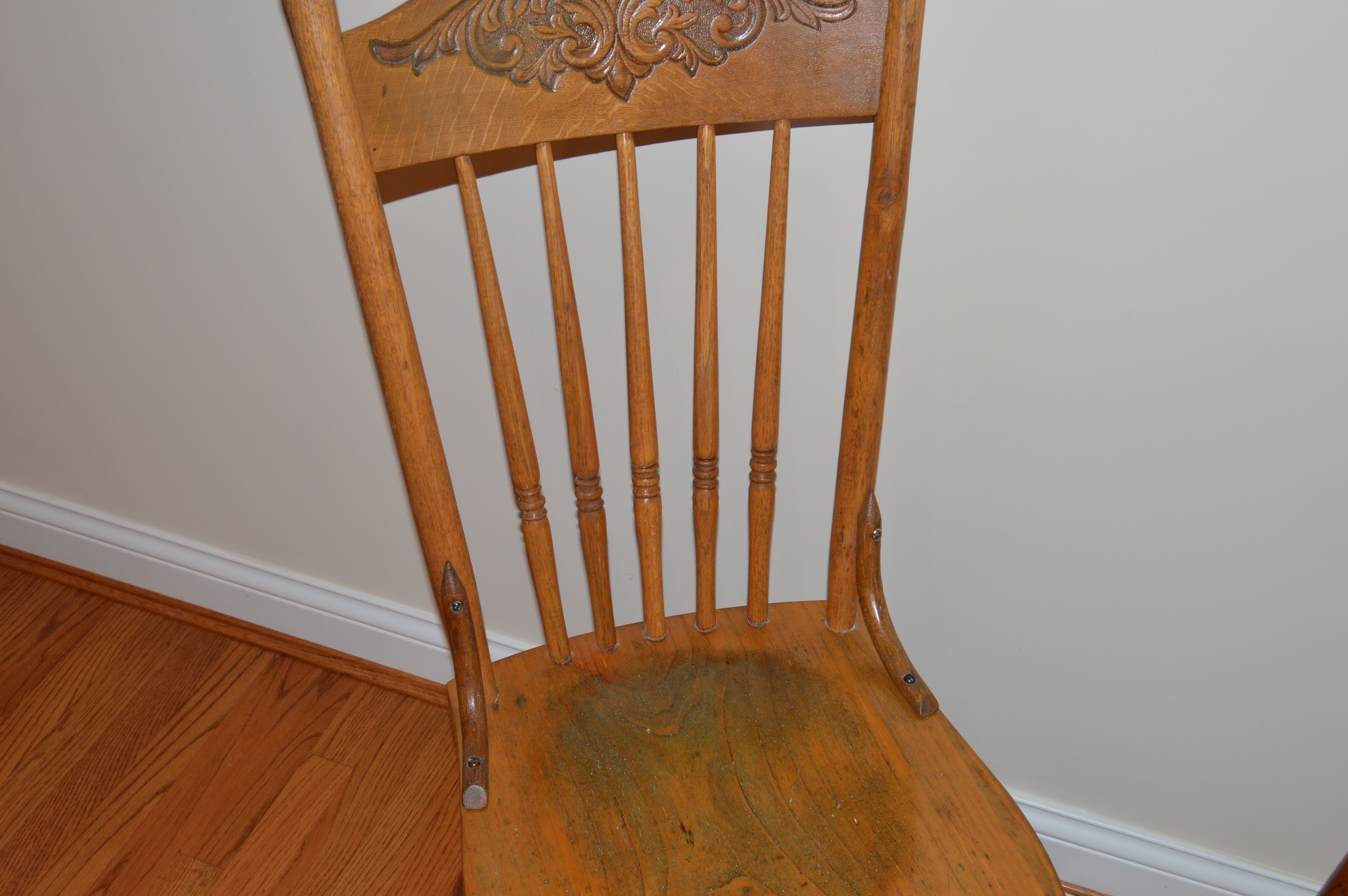 Oak Kitchen Table and Dining Chairs