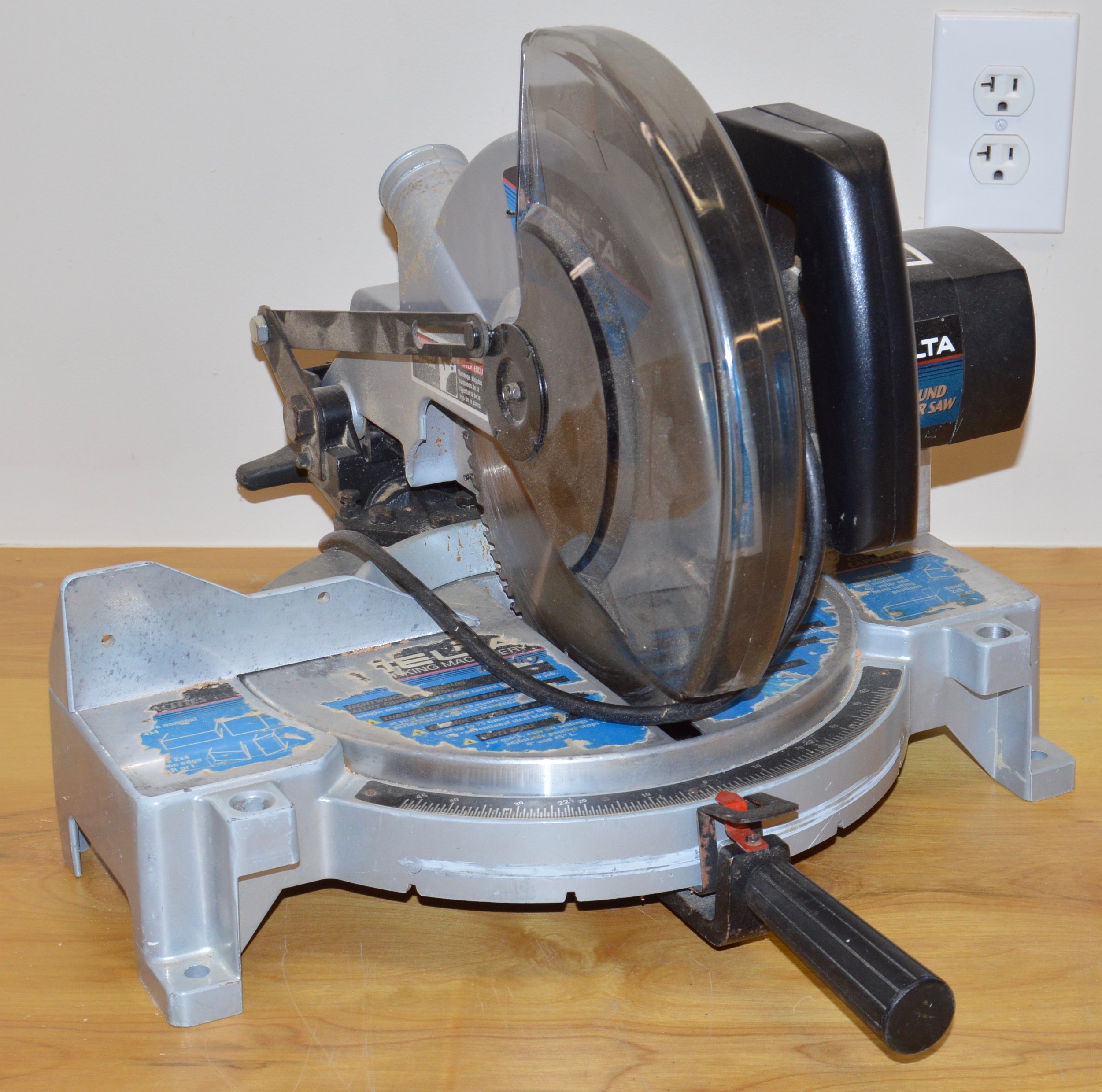 Delta 10" Compound Miter Saw