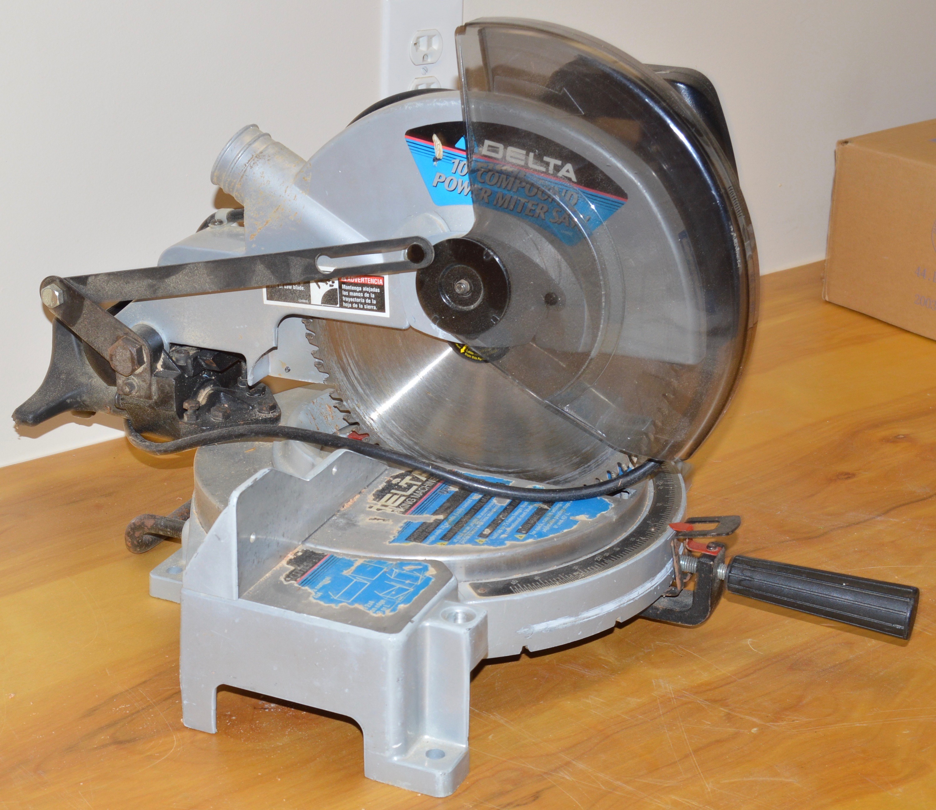 Delta 10" Compound Miter Saw