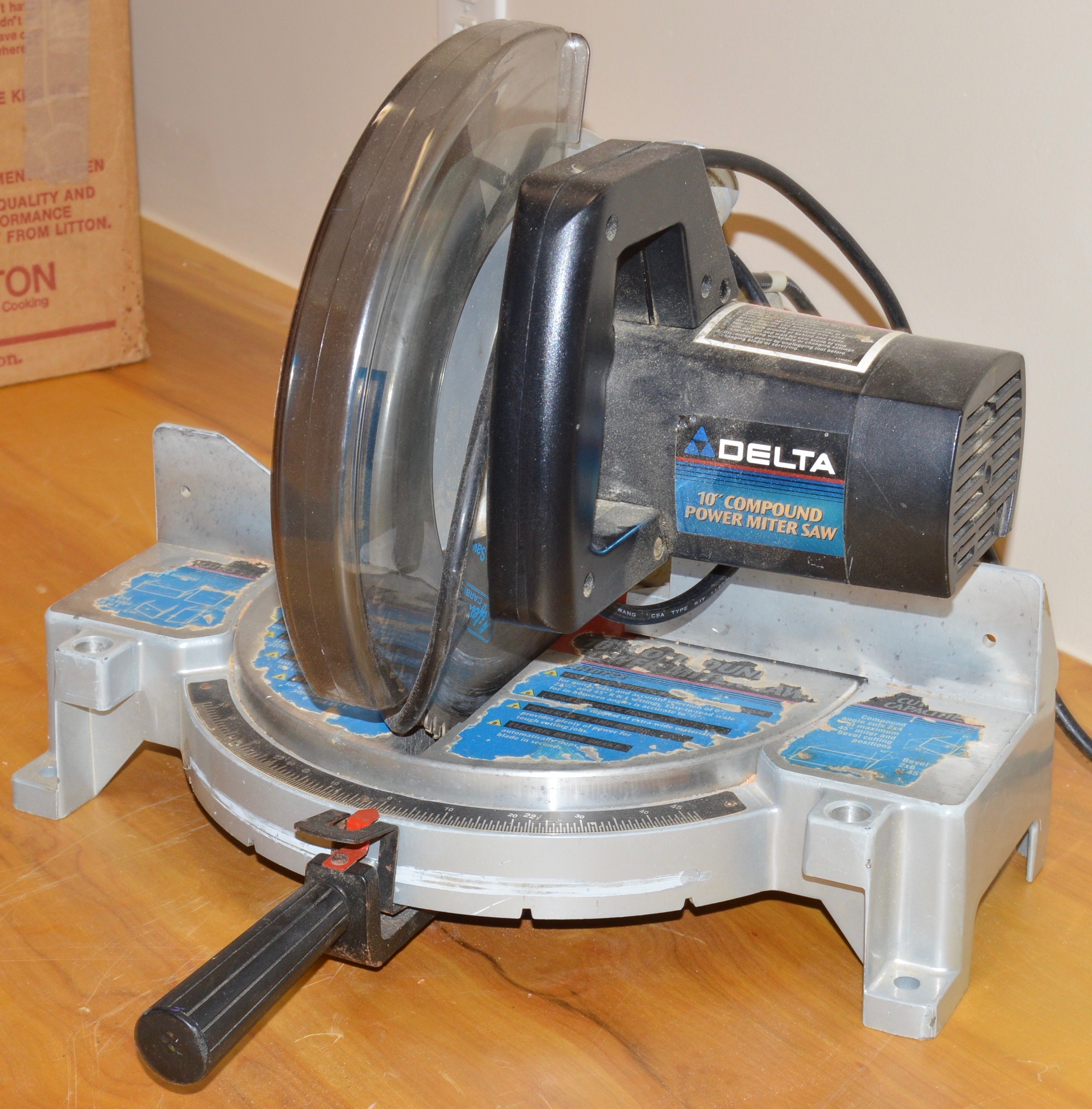 Delta 10" Compound Miter Saw