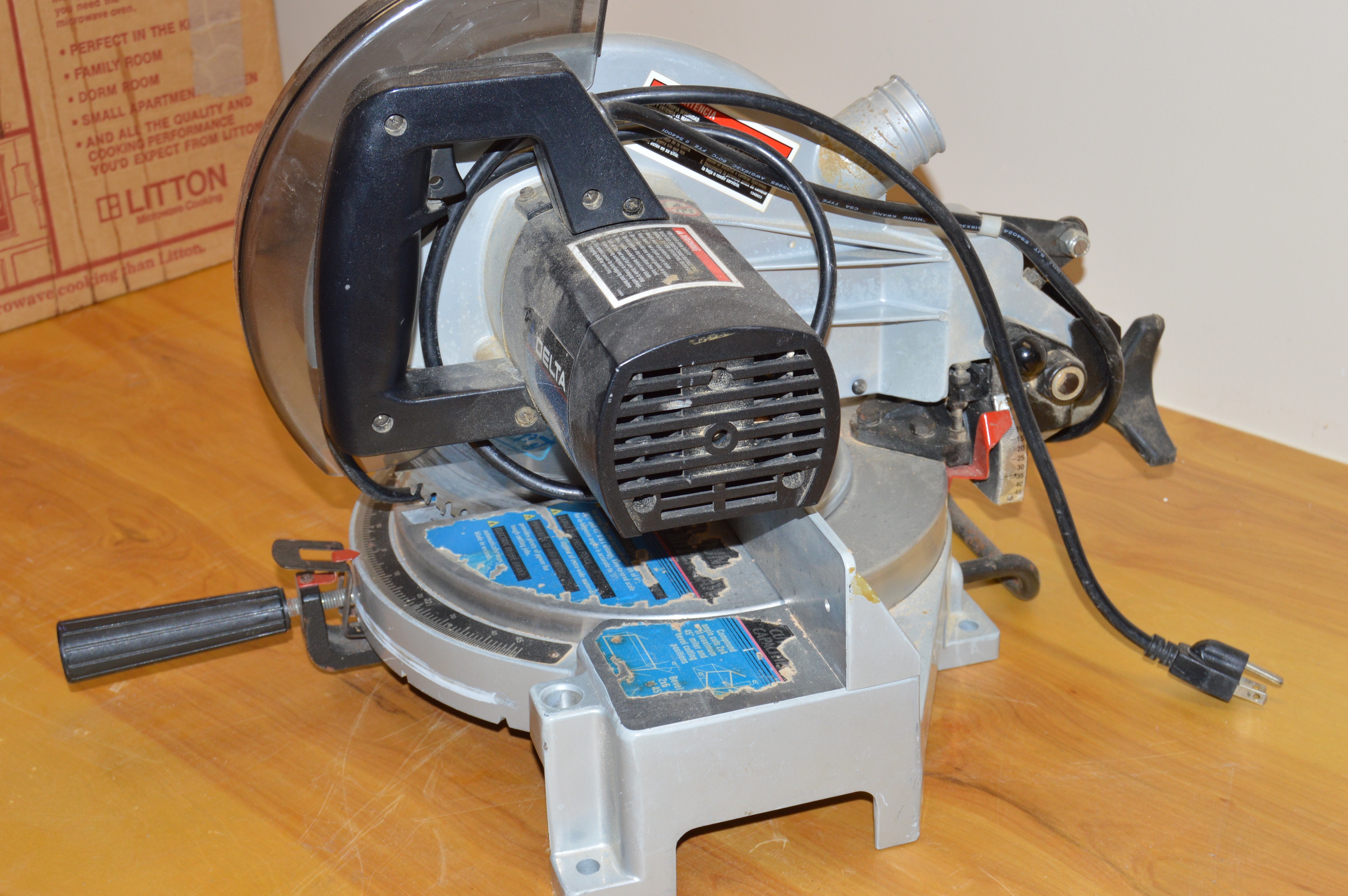 Delta 10" Compound Miter Saw