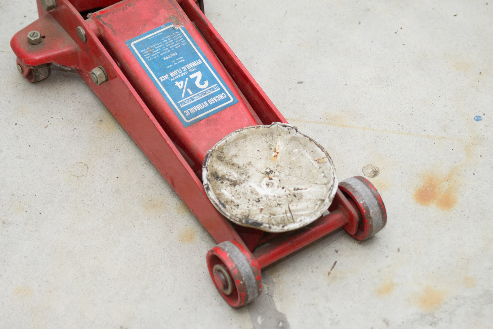 Chicago Hydraulic 2-1/4 Ton Floor Jack