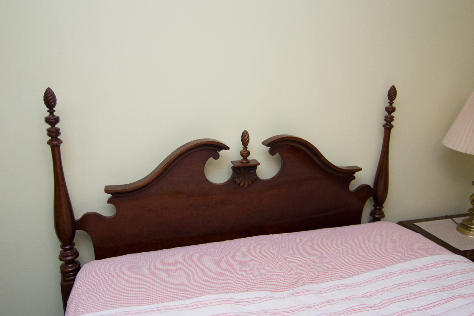 Lexington Furniture Queen Size Four Post Bed