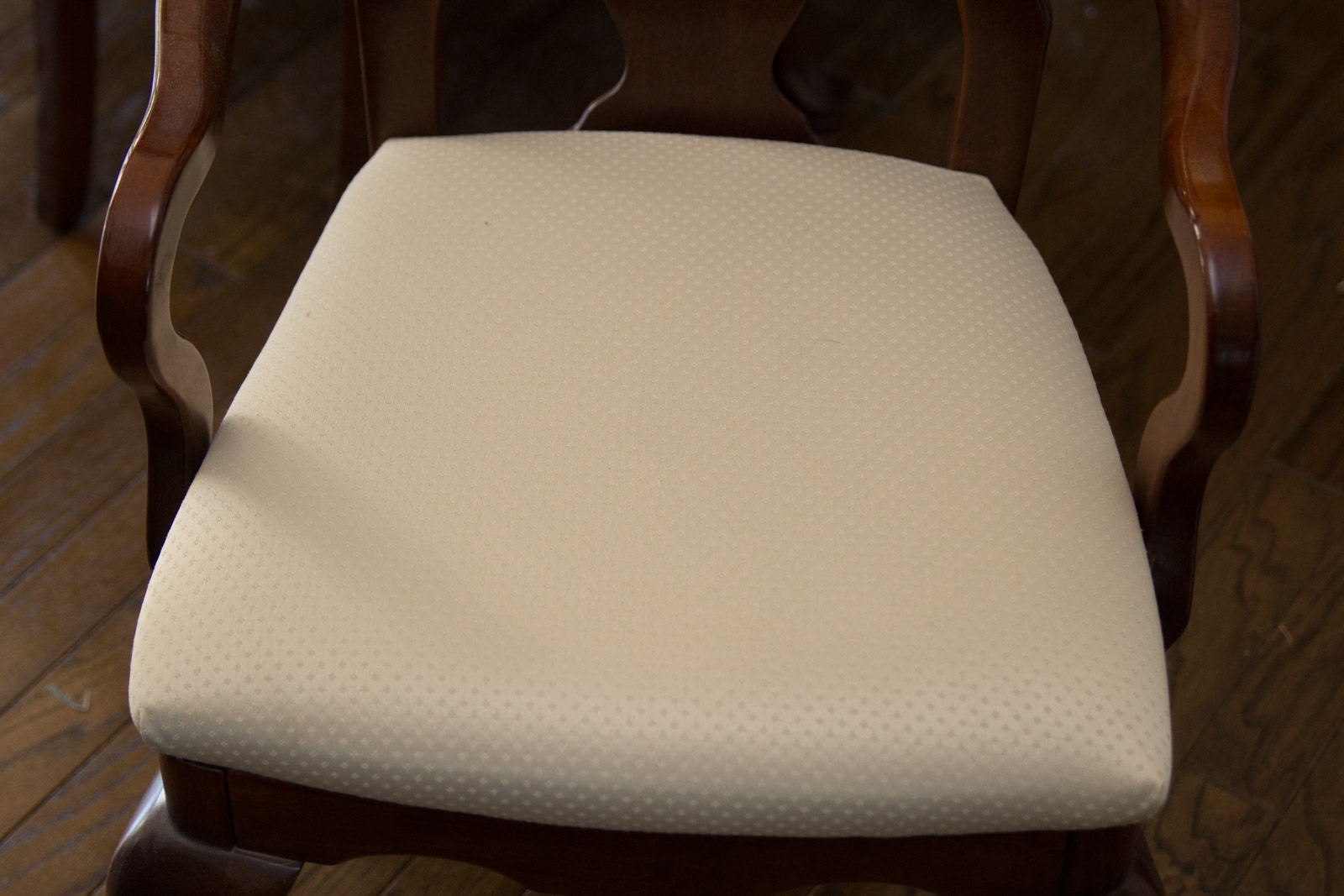 Dixie Furniture Company Queen Anne Style Dining Table and Chairs