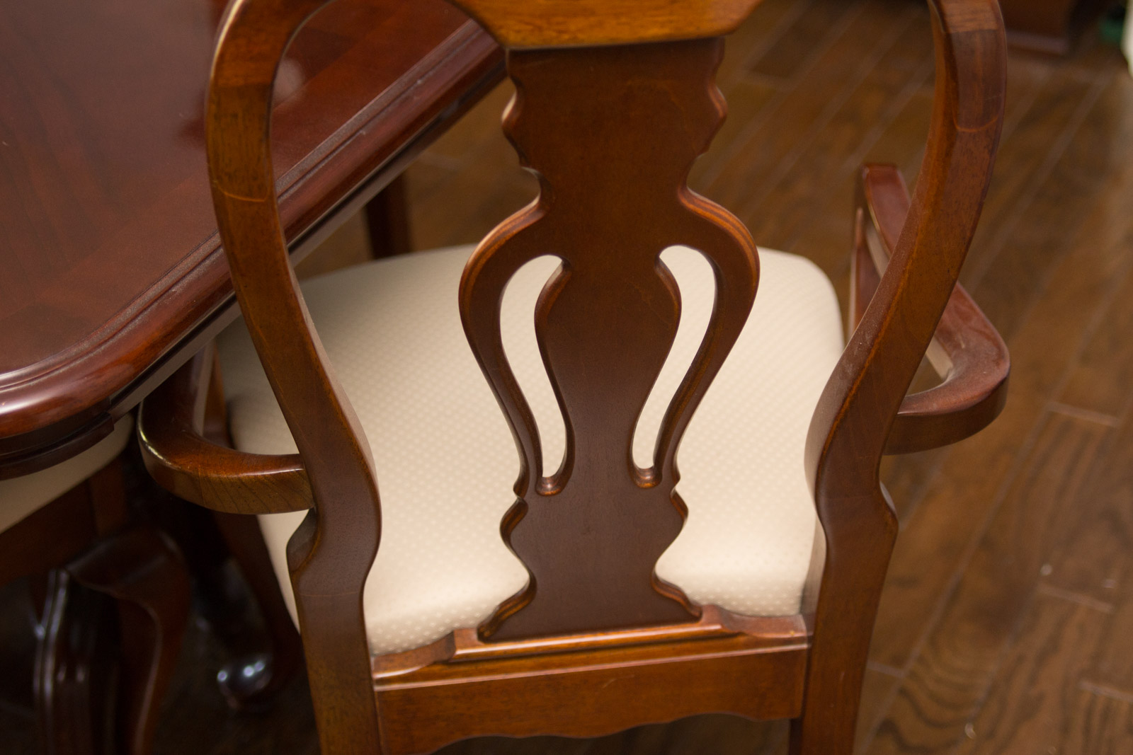 Dixie Furniture Company Queen Anne Style Dining Table and Chairs