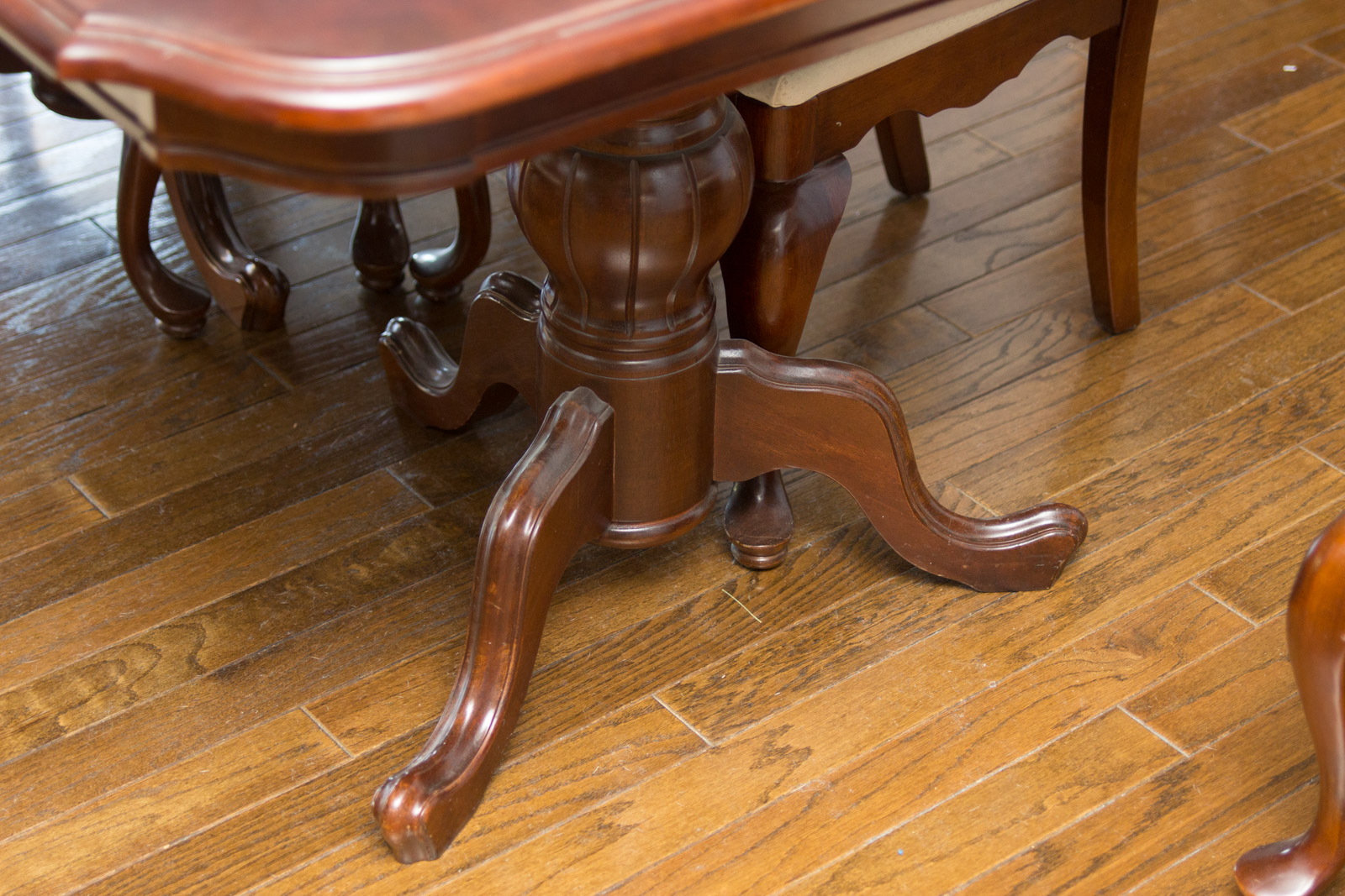 Dixie Furniture Company Queen Anne Style Dining Table and Chairs