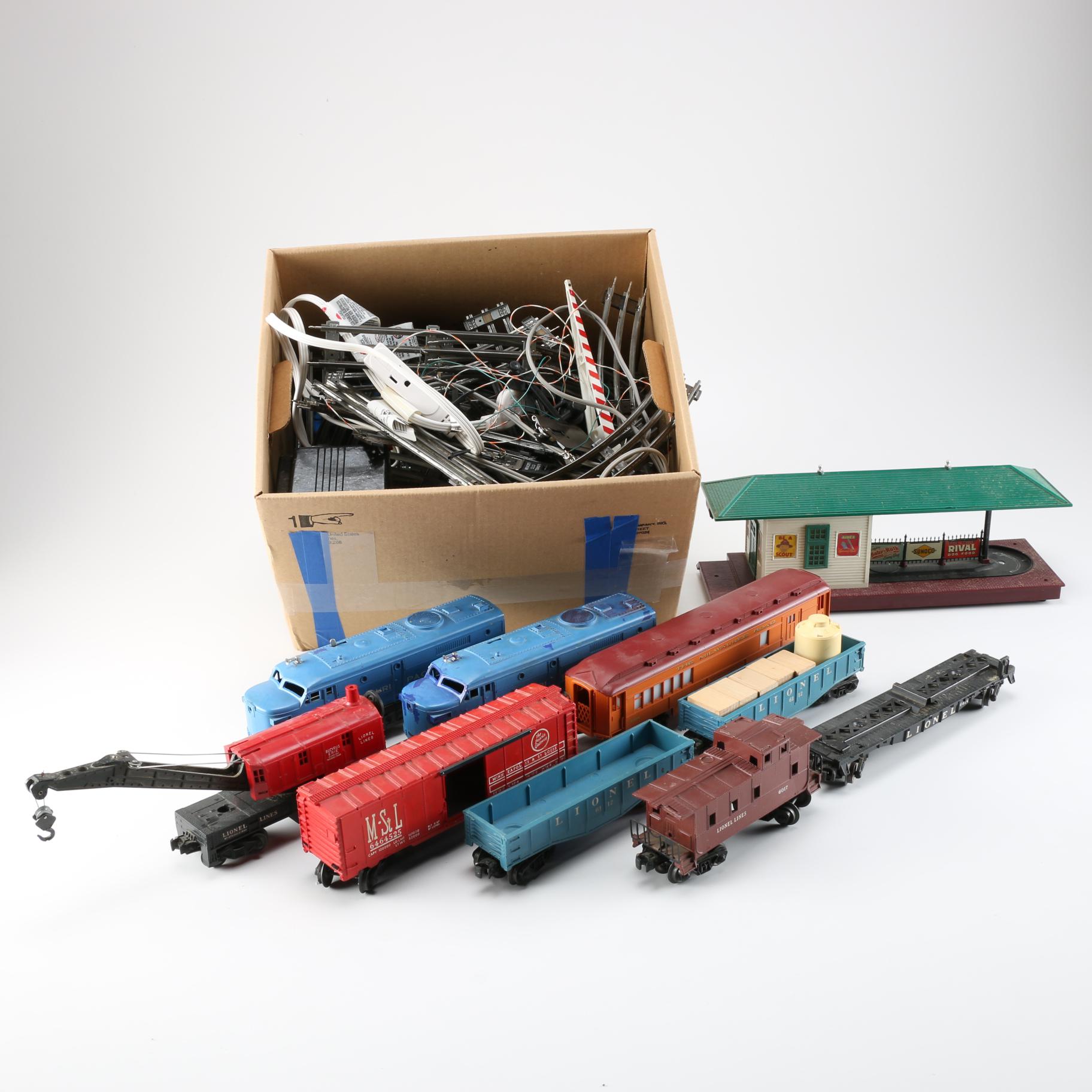 Vintage Lionel Train Set Pieces