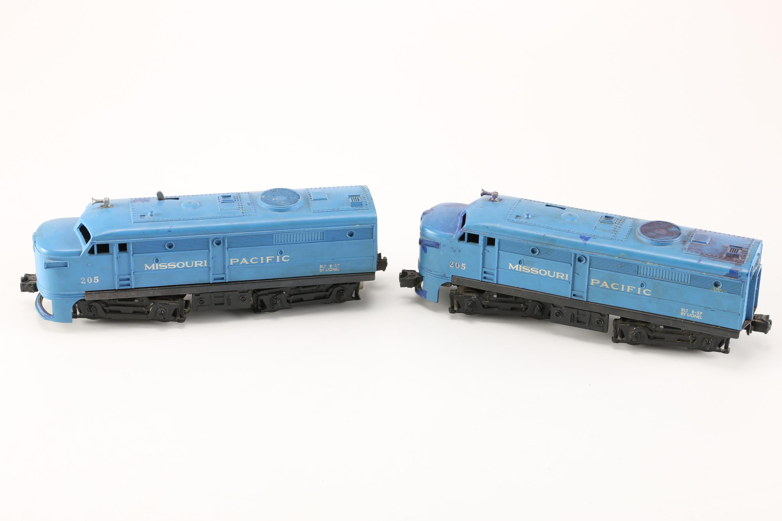 Vintage Lionel Train Set Pieces