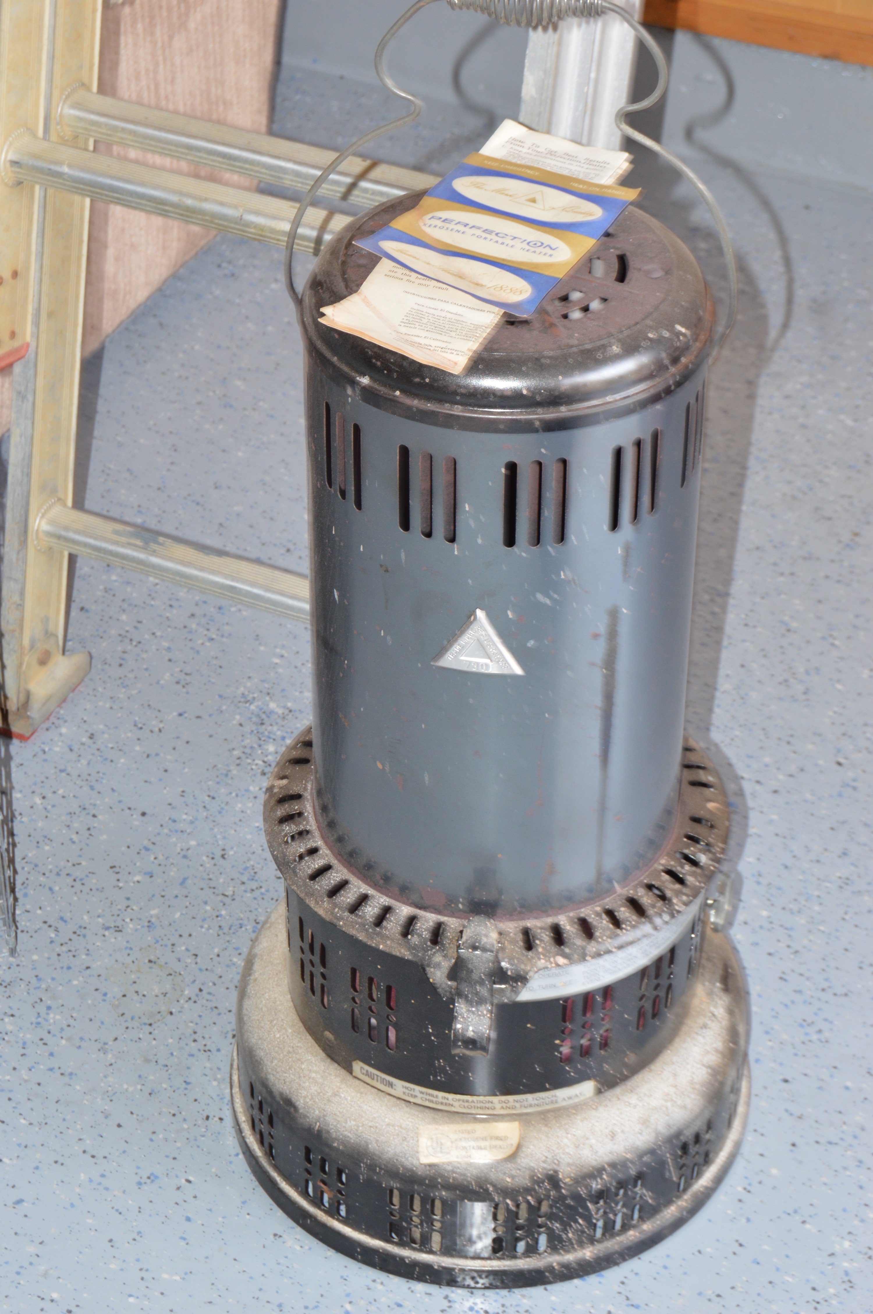 16' Extension Ladder, Vintage Kerosene Heater and Animal Traps