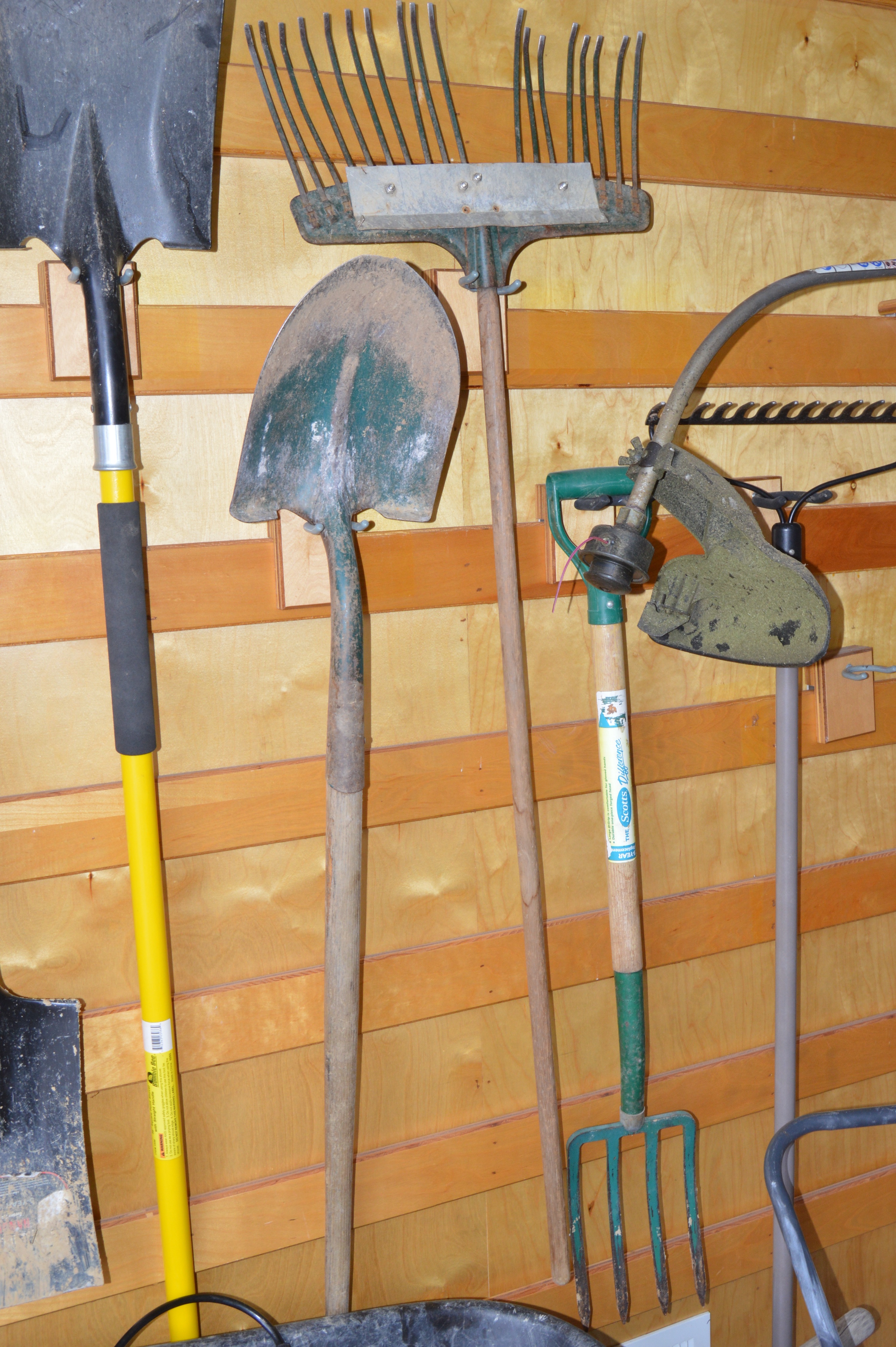 Landscaping Power Tools and Supplies