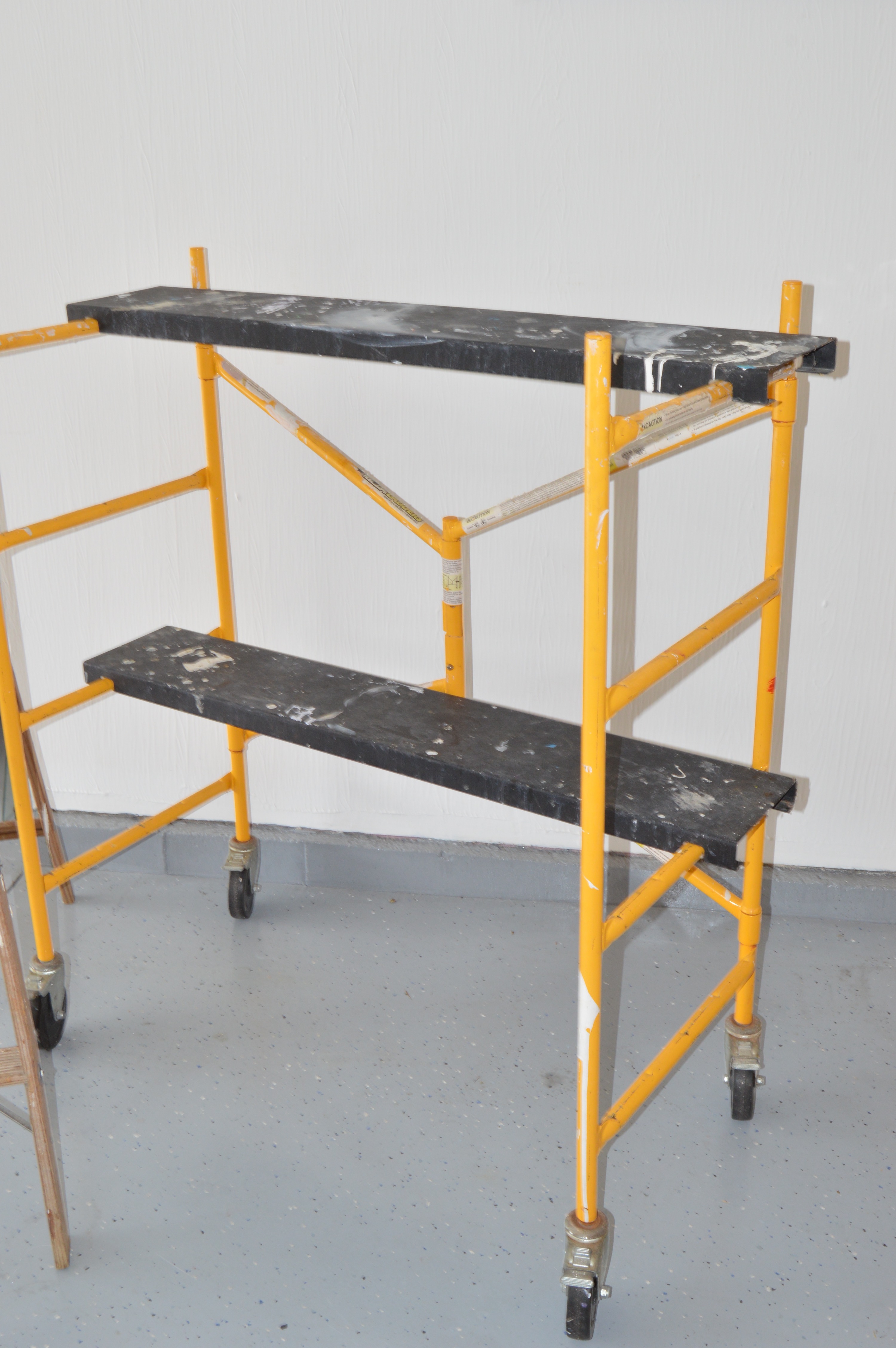 Multipurpose Scaffolding Step Ladder and Wooden Ladder