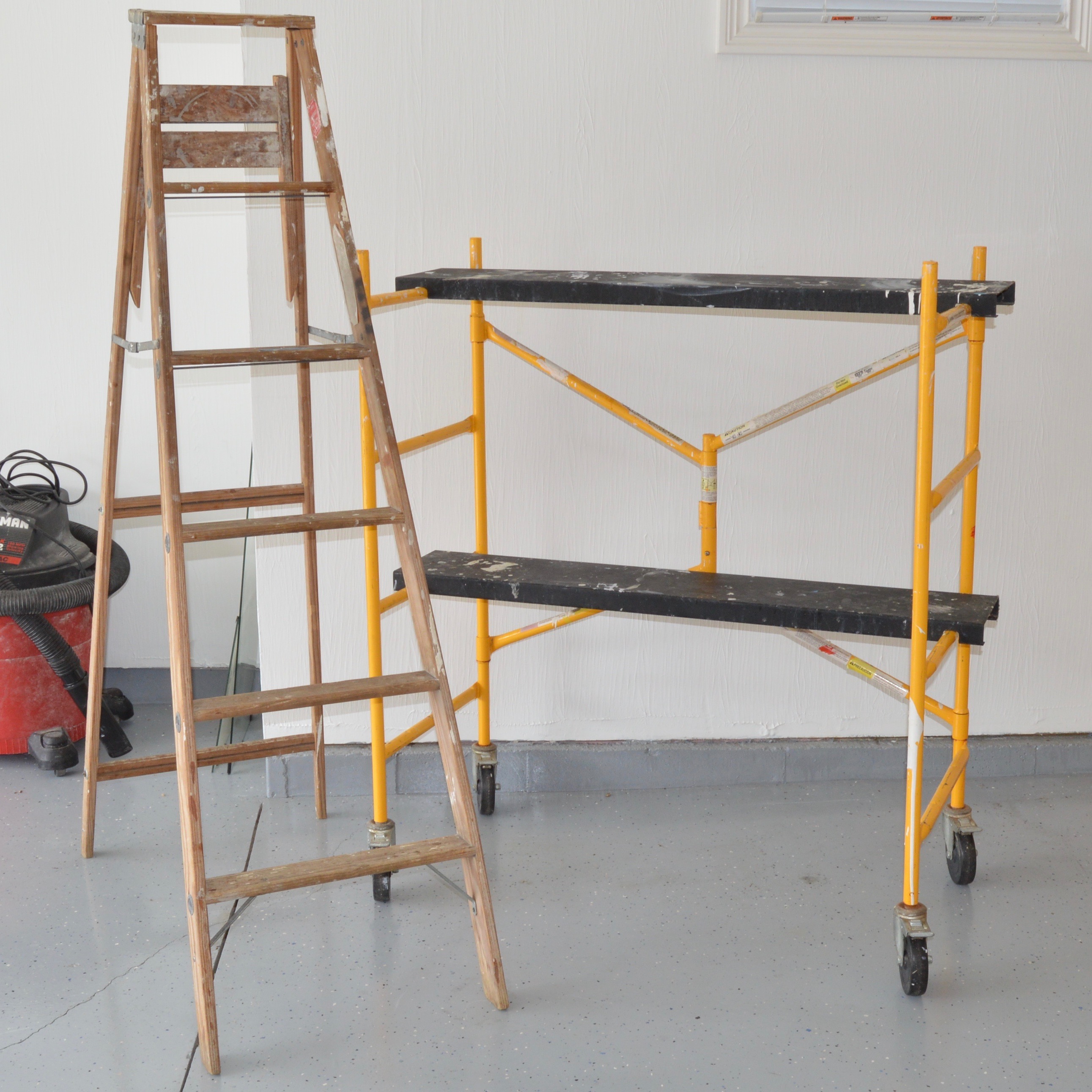 Multipurpose Scaffolding Step Ladder and Wooden Ladder