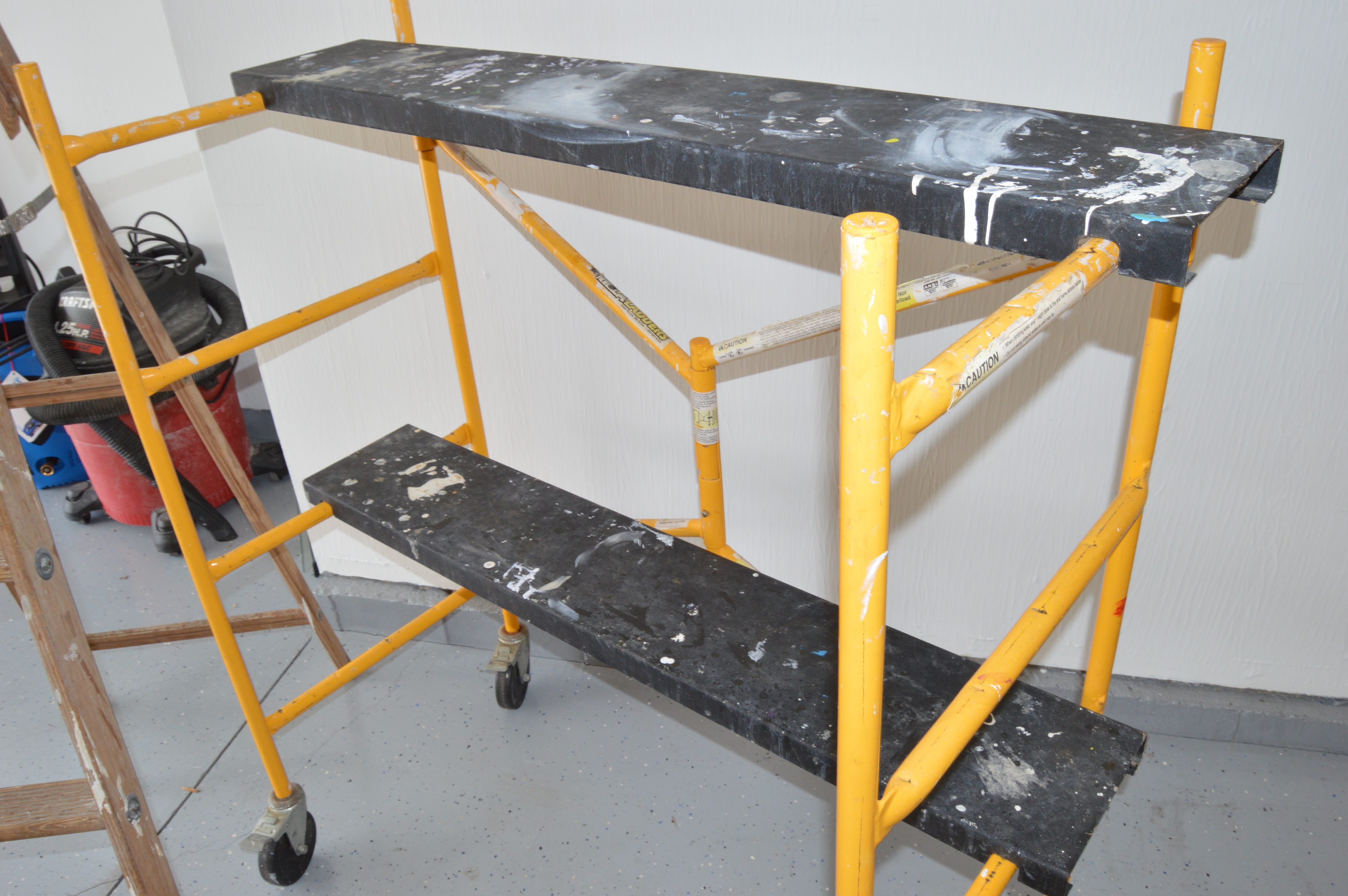 Multipurpose Scaffolding Step Ladder and Wooden Ladder