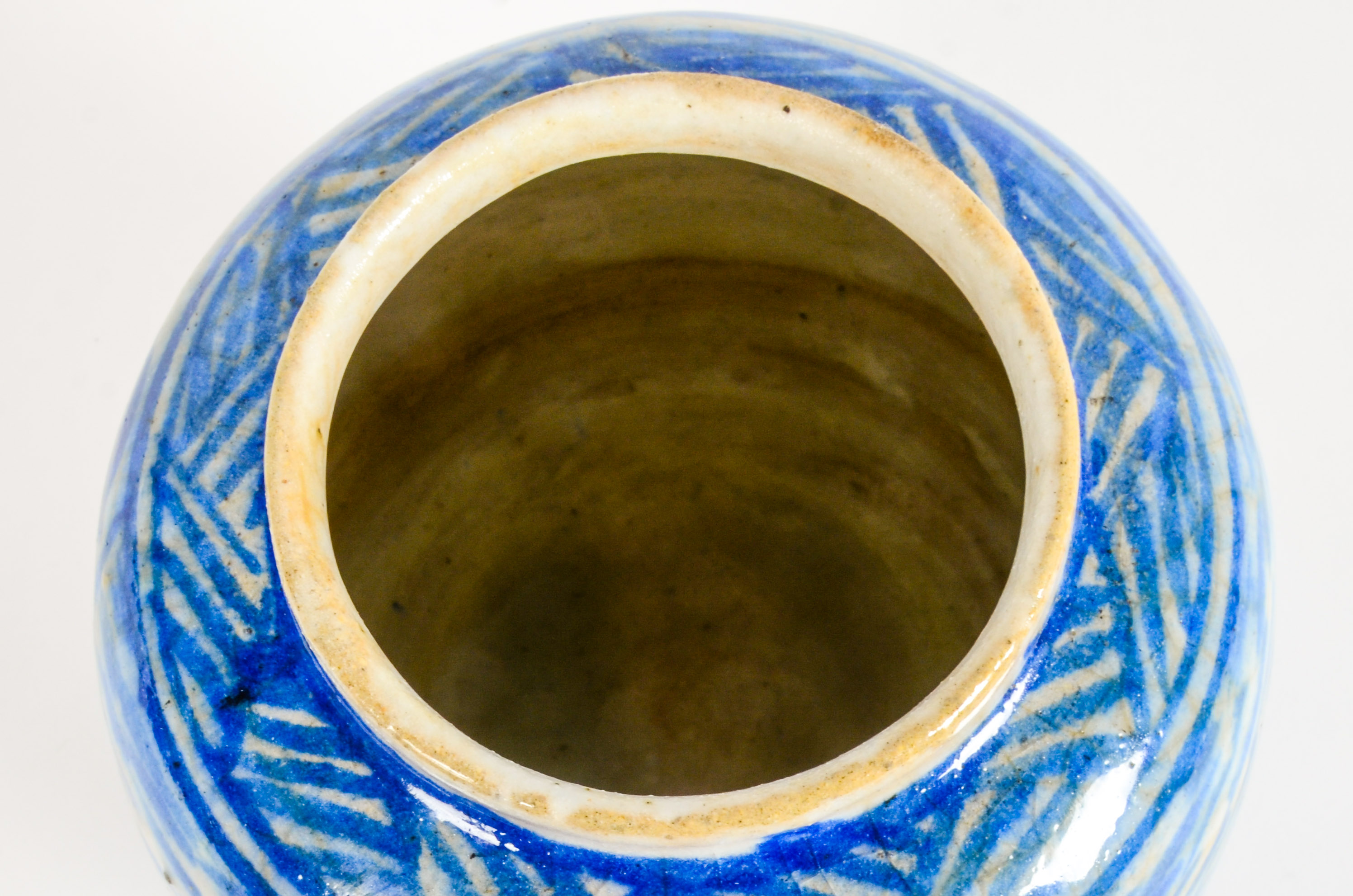 Chinese Antique Ceramic Blue and White Jar