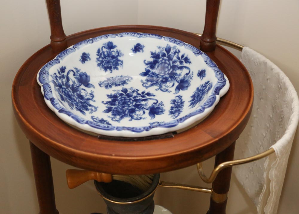 Vintage Wash Basin Stand