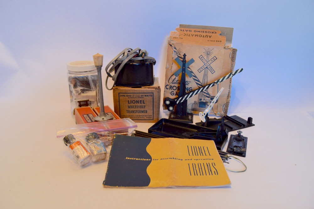 Lionel Train Set  Accessories