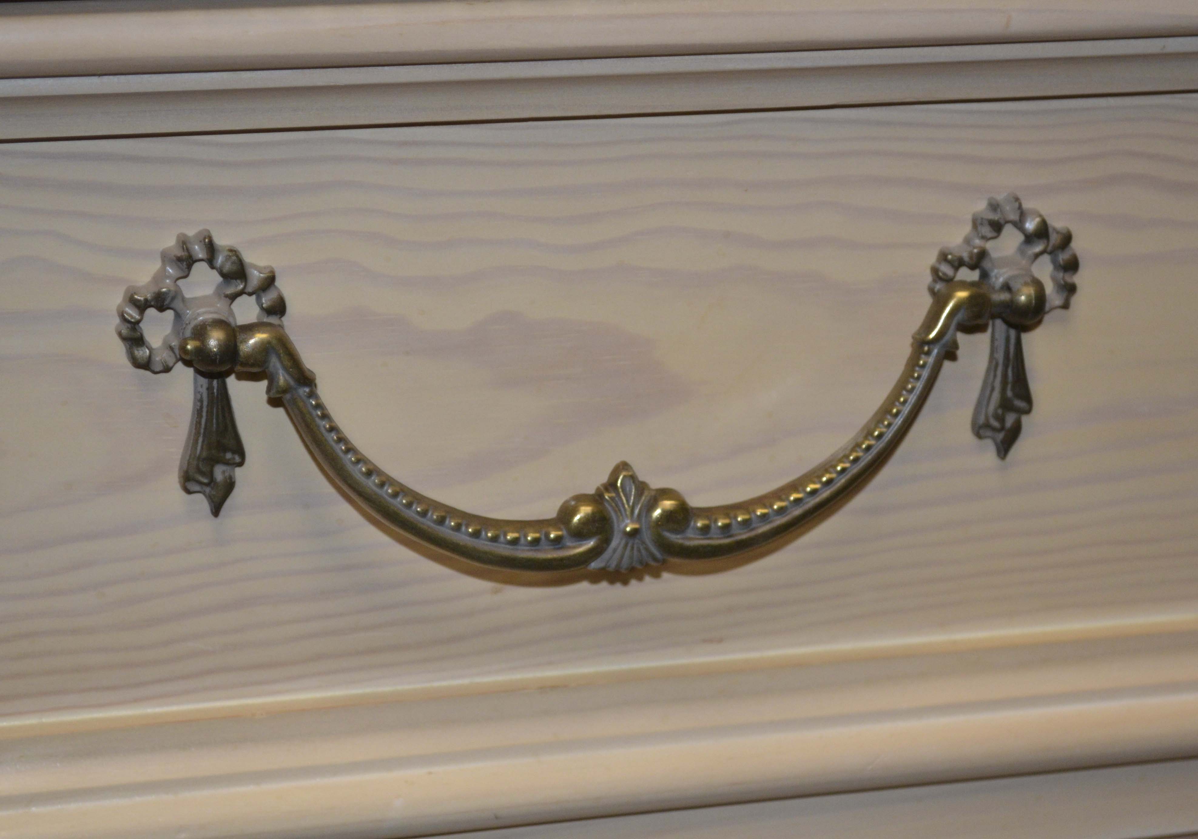 Lexington Furniture Lynnn-Hollyn At Home Armoire