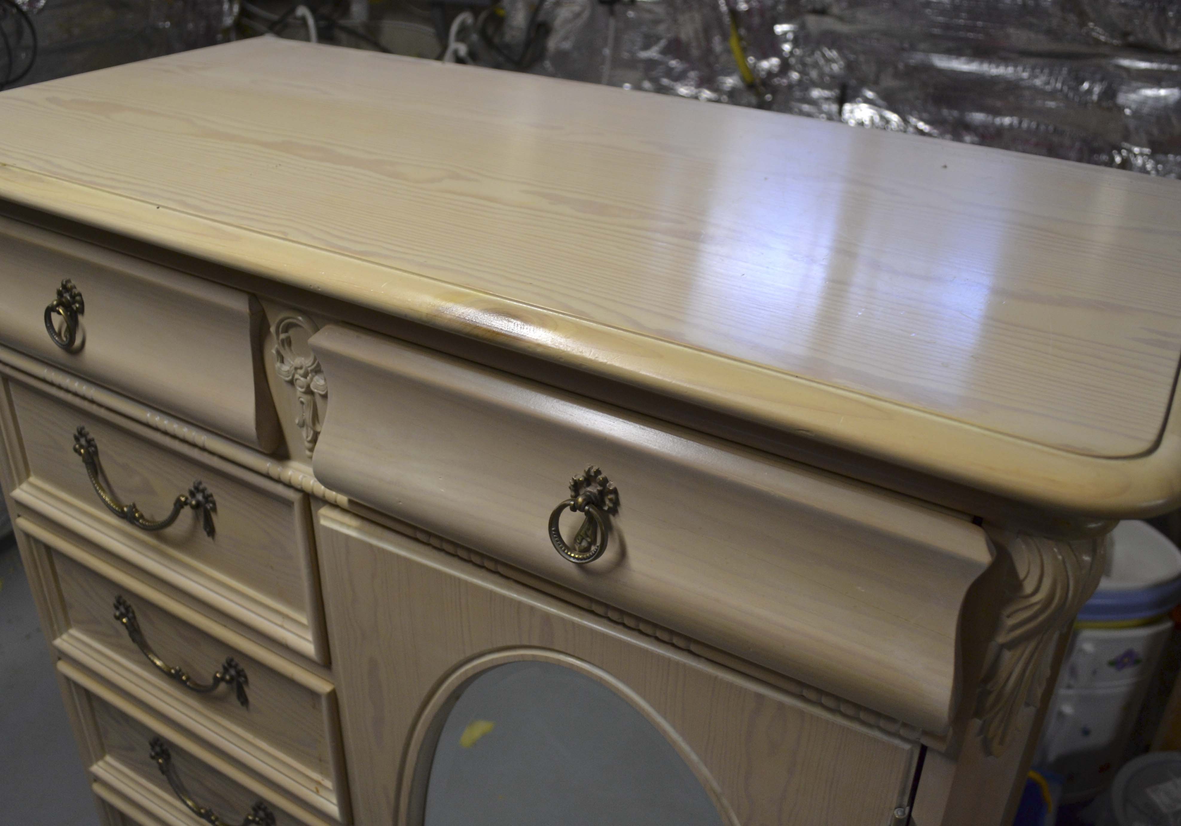 Lexington Furniture Lynnn-Hollyn At Home Armoire