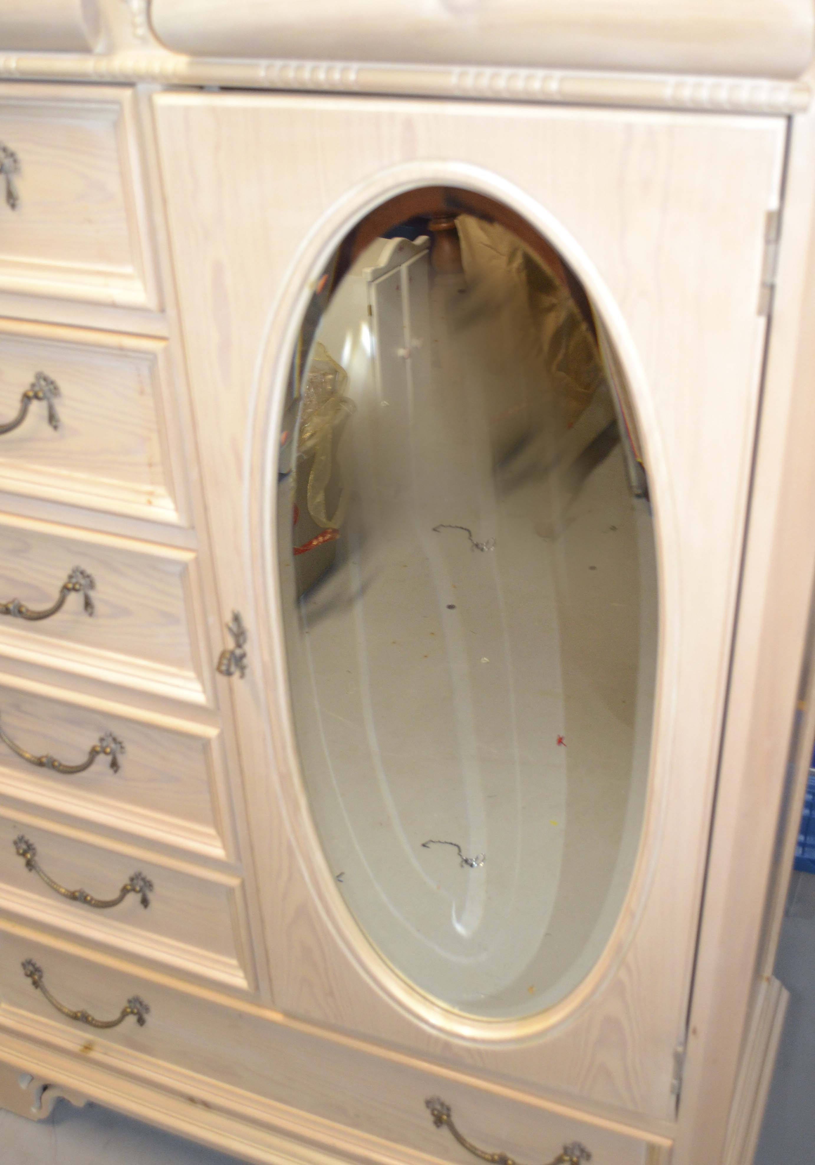 Lexington Furniture Lynnn-Hollyn At Home Armoire